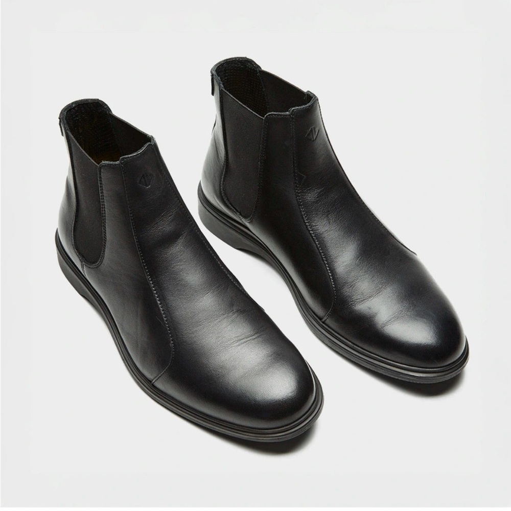 Amberjack Chelsea Boot Black Leather Slip-On Obsidian Black Size 12 Worn Once!